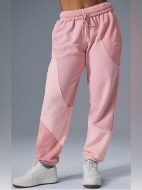 Alo Yoga Make Waves Sweatpants in the Sunset Pink Tonal - L? - 16in across